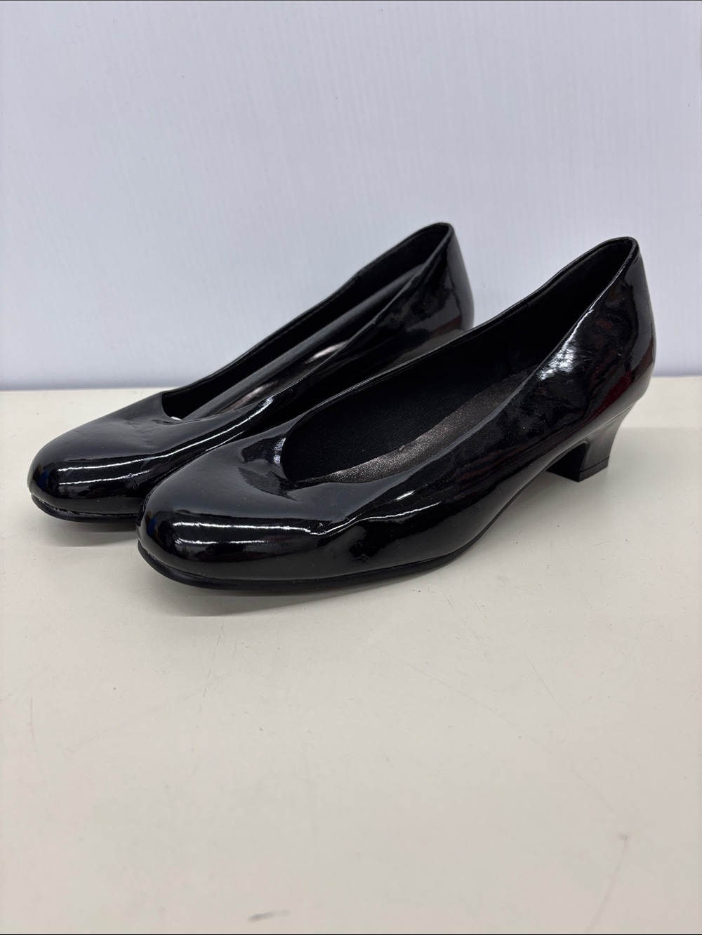Classique Women's Black Patent Mid-Heel Pumps